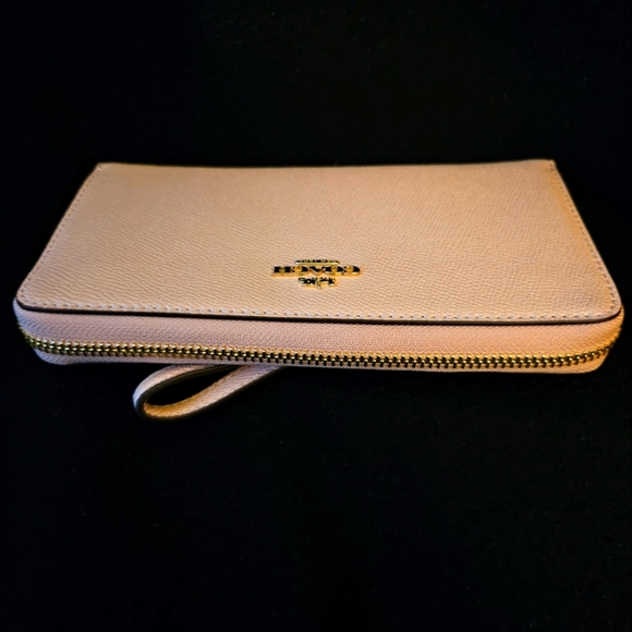 Coach Light Pink/Faded Blush Wristlet Wallet-Pebble Leather with Gold Hardware - Picture 3 of 9